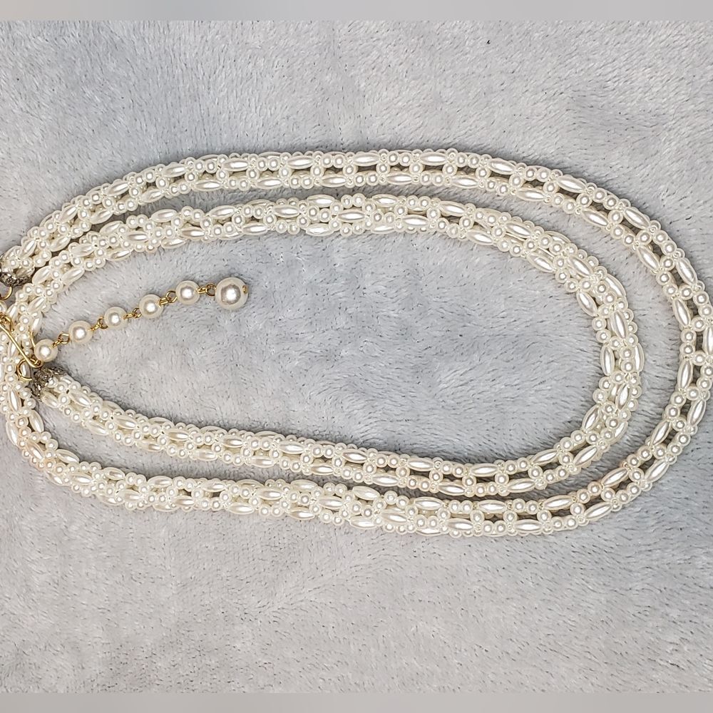 Block Layered White Pearl Necklace